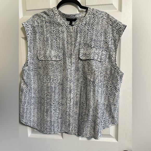 Banana Republic Tops - Banana Republic cap sleeve button-front top with a abstract pattern XL